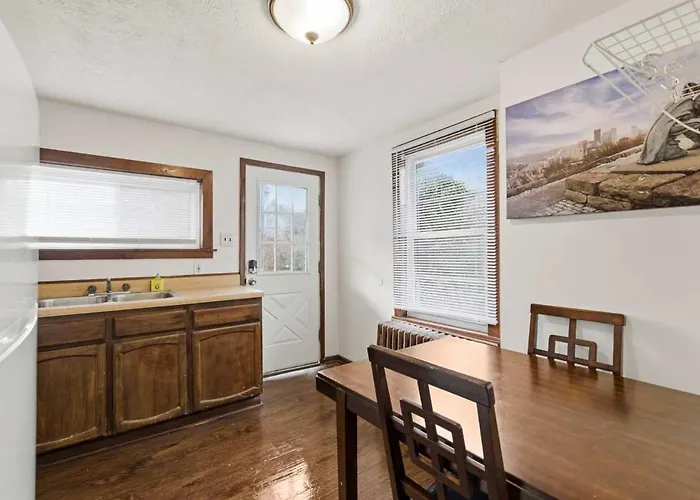Cozy 1br King - Near Airport Pittsburgh