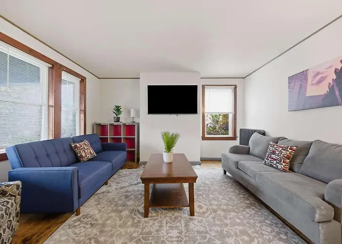 Cozy 1br King - Near Airport Apartment *