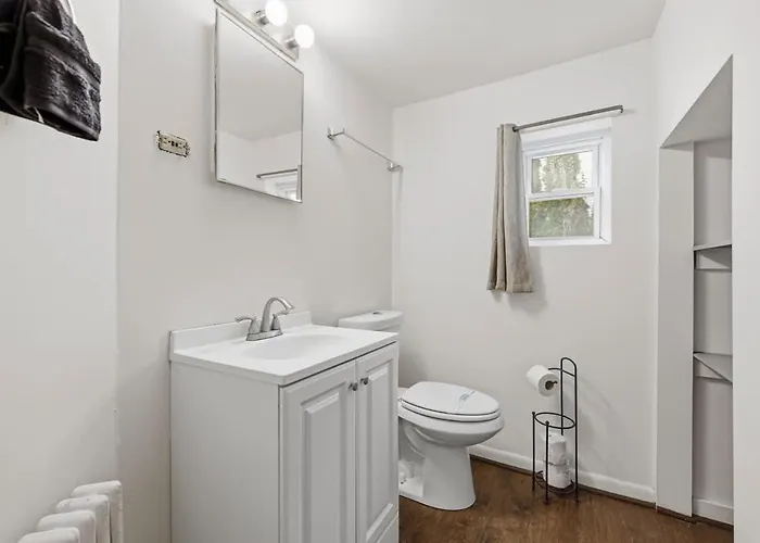 Cozy 1br King - Near Airport *
