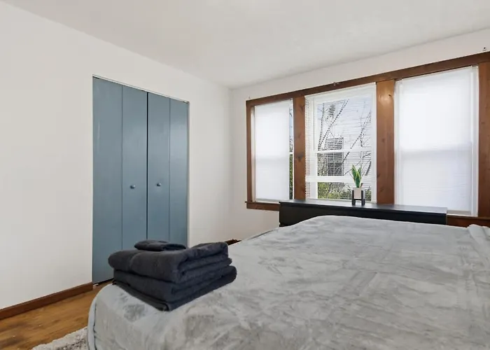 Cozy 1br King - Near Airport Pittsburgh